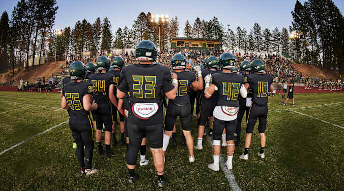 paradise-high-football-team-california-lead
